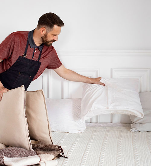 Cleaning and LinenWe coordinate reliable cleaning teams and ensure fresh, hotel-quality linens are supplied and maintained for every stay.